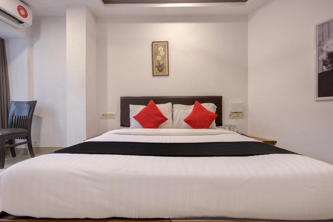 Capital O 77295 Hotel Bansidhar Bhuvan Мумбай Екстериор снимка
