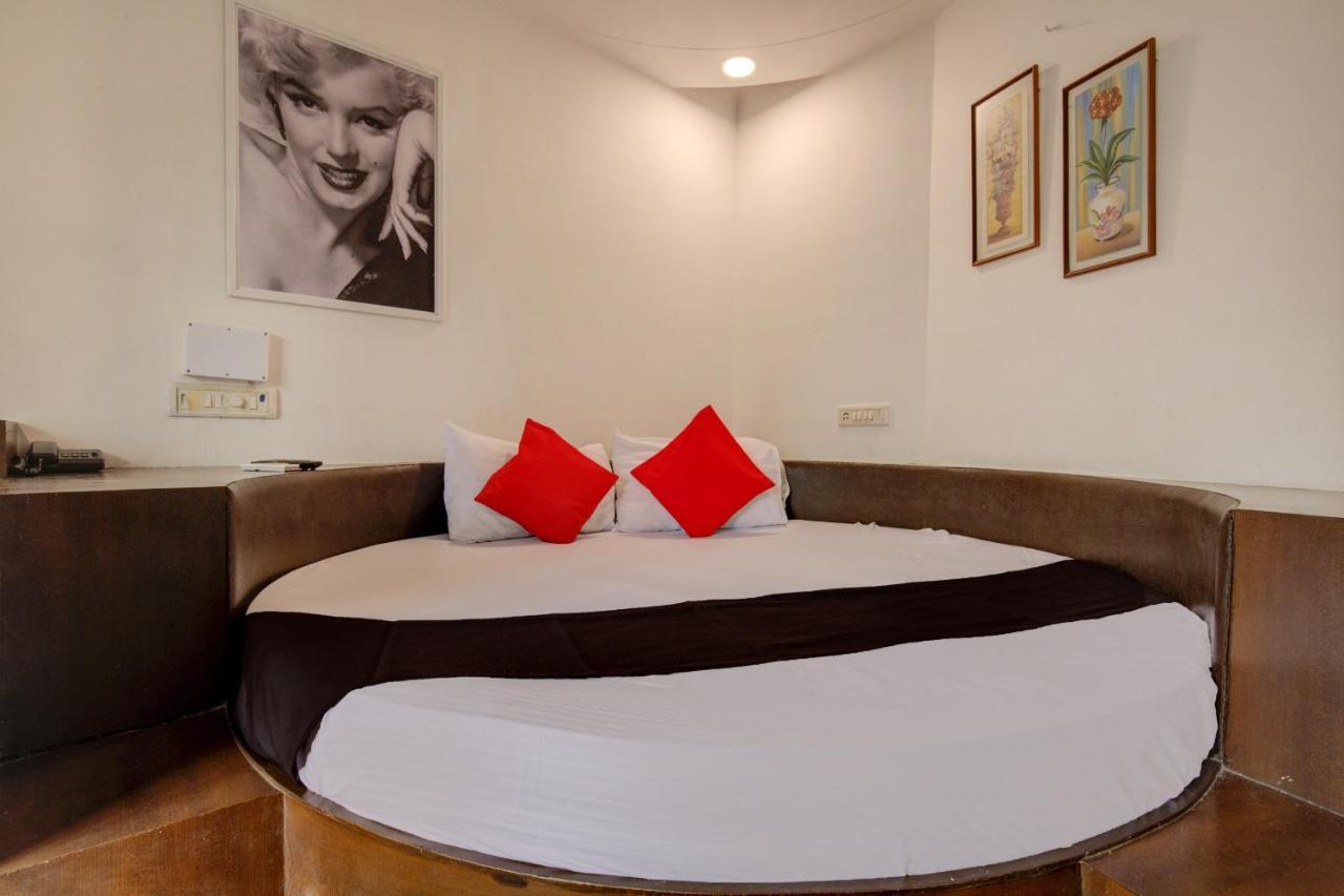 Capital O 77295 Hotel Bansidhar Bhuvan Мумбай Екстериор снимка