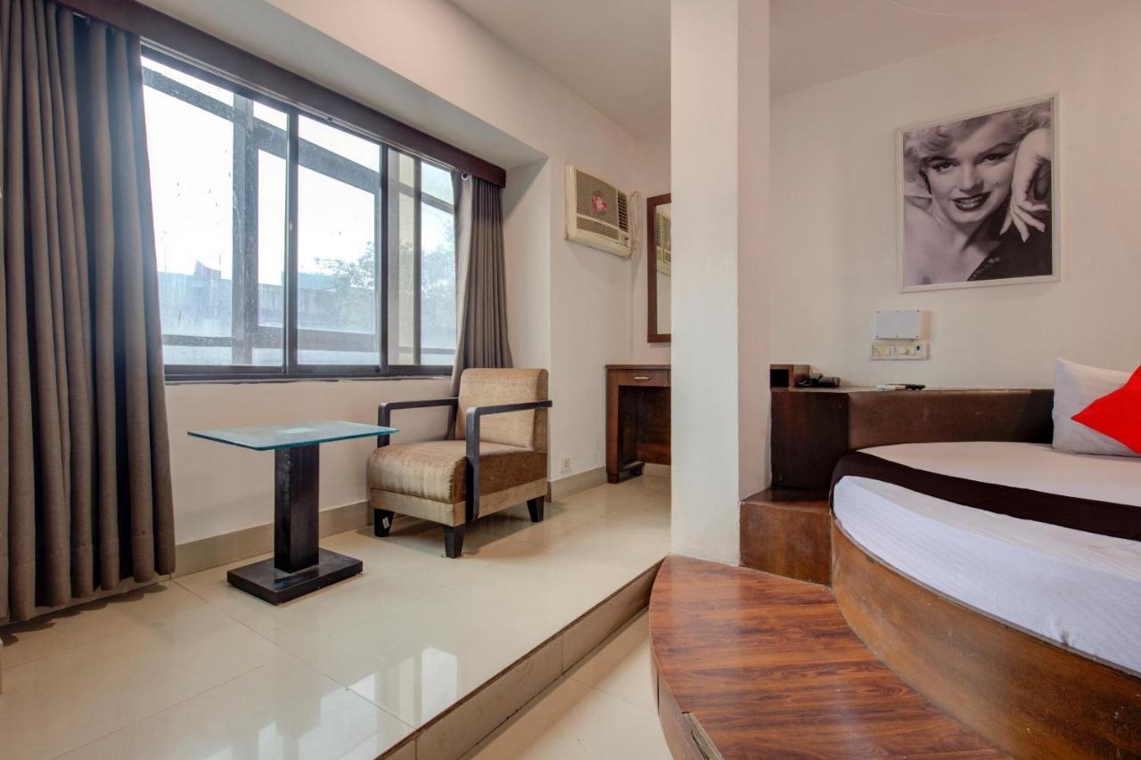 Capital O 77295 Hotel Bansidhar Bhuvan Мумбай Екстериор снимка