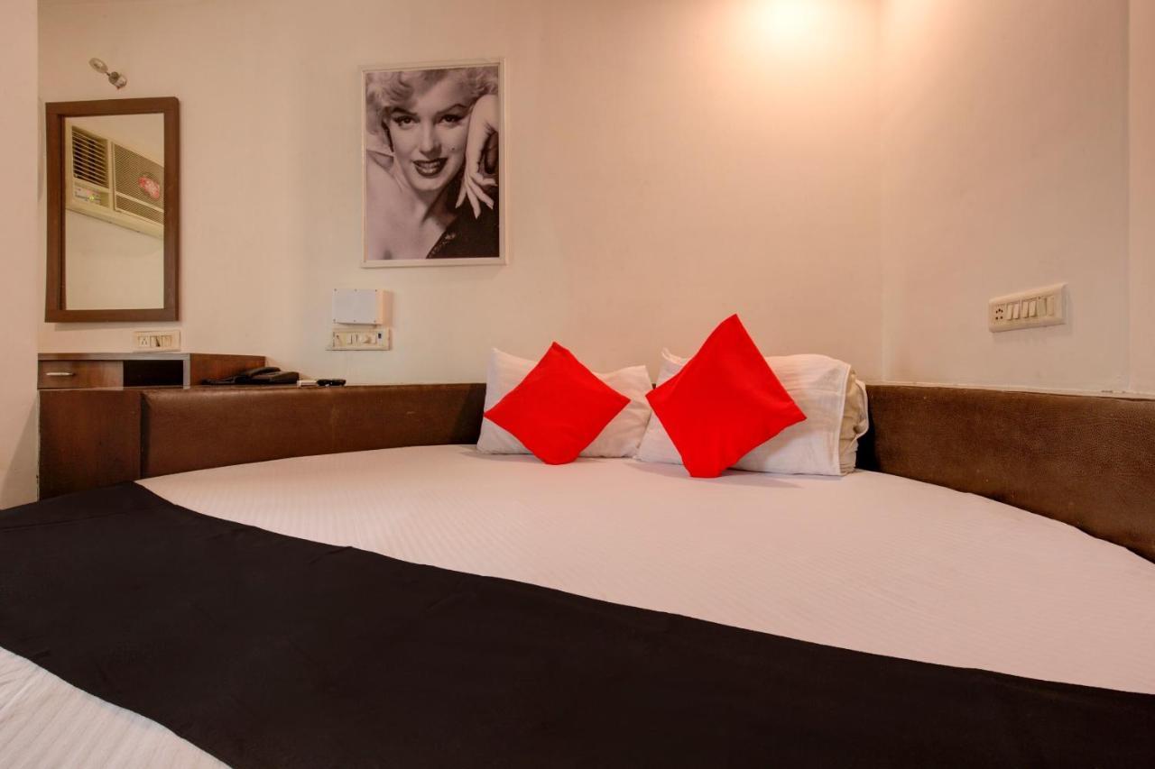 Capital O 77295 Hotel Bansidhar Bhuvan Мумбай Екстериор снимка