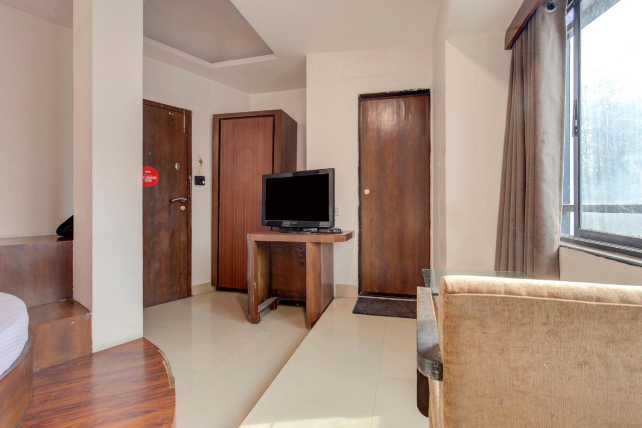 Capital O 77295 Hotel Bansidhar Bhuvan Мумбай Екстериор снимка